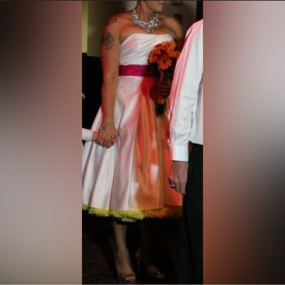 Wedding Gown with extras - Picture 2 of 15